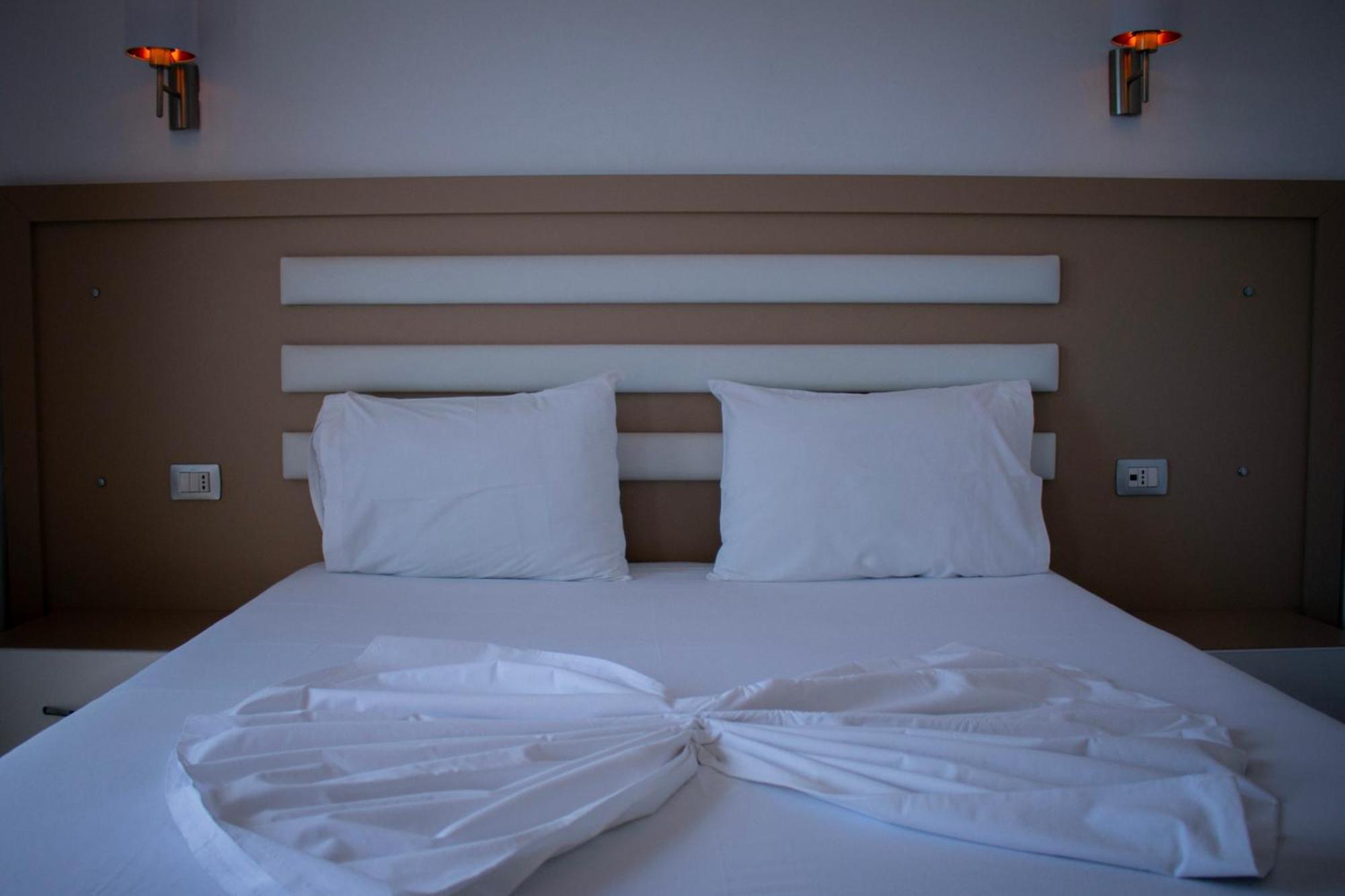 Hotel Fron Saranda Dış mekan fotoğraf